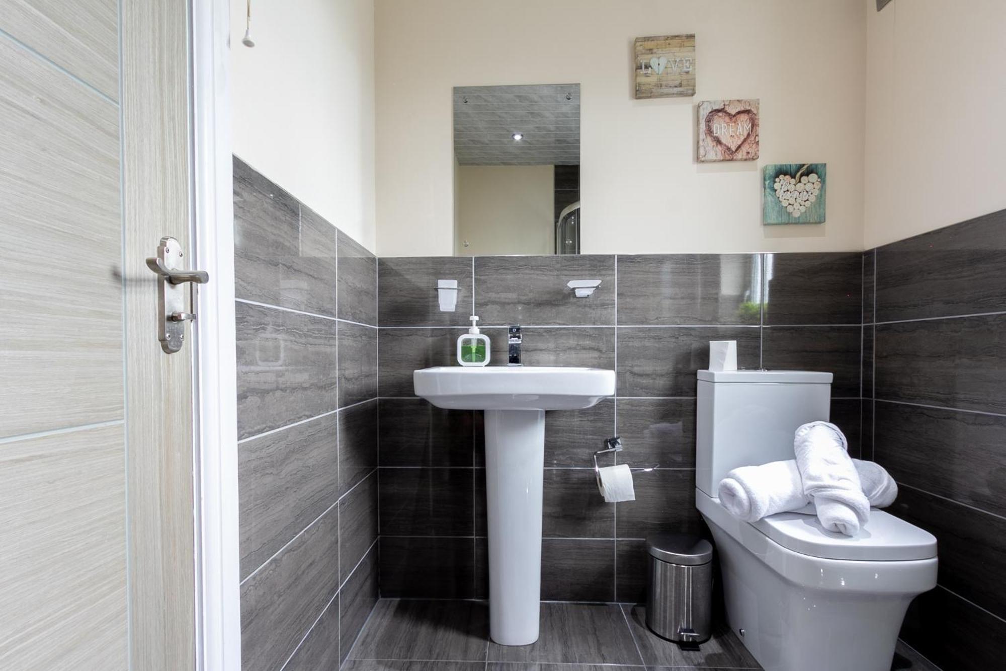 Bathway House - Free Secured Parking And Wifi Apartamento Coventry Exterior foto